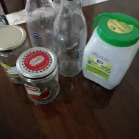 تعدادی شیشه شیر شیشه ربع وترشی ودبه ماست