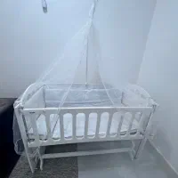 تخت کنار مادر