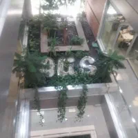 ویزیتور فروش آقا و خانم. راننده با نیسان