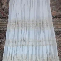 پرده ی حریر با گلدوزی طلایی