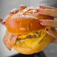 گریل کار ، سوخاری زن ، پیتزا زن