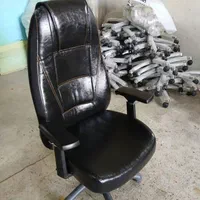 تعمیر صندلی اداری درمحل ریاست،انتظار آرایشگر گردان