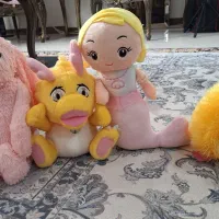 تعدادی عروسک و اسباب بازی موزیکال