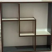 کتابخانه و میز تحریر