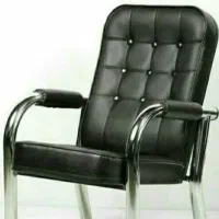 تعدادی صندلی در حد نو