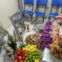 آینه و شمعدان موجود در تصویر