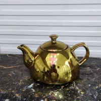 قوری در حد دو عدد