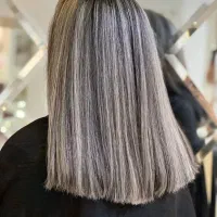 خدمات مژه و ناخن و رنگ و لایت وتتو کراتین پاکسازی