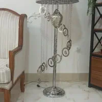 آباژور ایستاده