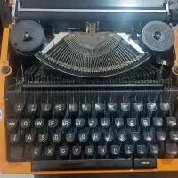 ماشین تحریر آنتیک