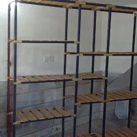 رگال سفارشی با نورپردازی و استند آهنی محکم