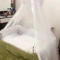 تخت کنار مادر