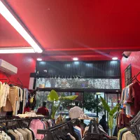 به یک فروشنده نیازمندم