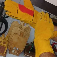 دستکش کار نسوز ساق بلندخارجی اصل ارسال دارم