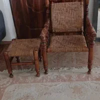 یک عدد صندلی چوبی جنس عالی قدیمی ومحکم