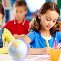 منشی خانم آموزشگاه کودک و نوجوان