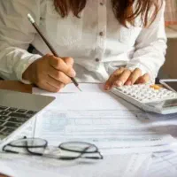 استخدام حسابدار با کمک حسابدار خانم