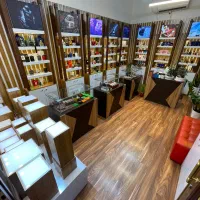 دکور عطروا‌کلن+ محصولات بهداشتی و لوکس فروشی