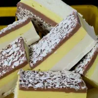 بستنی سنتی باطعم وکیفیت عالی تضمینی