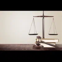 وکیل و مشاور حقوقی خانم