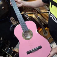گیتار FENDER با تمام لوازم