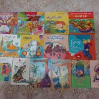 ۱۲ جلد کتاب داستان و ۱ جلد کتاب آموزش نماز