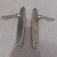 دو عدد دستگیره در همراه با قفل
