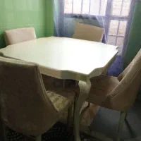 میز نهار خوری تمیز و سالم