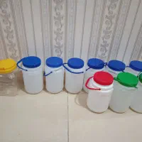 تعدادی دبه ماست خیلی تمیز