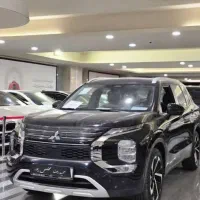 منشی خانوم در نمایشگاه