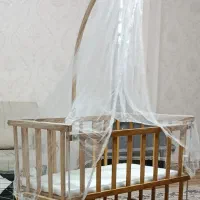 تخت کنار مادر