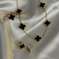 دستبند و گوشواره