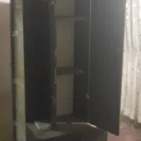 جاکفشی و ویترین شیشه ای