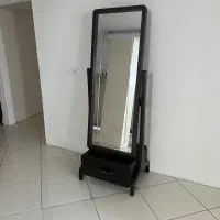 اینه قدی ساخته شده با چوب گردو