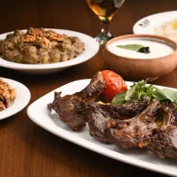 آشپز  و پرسنل رستوران در لاهیجان