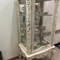 بوفه با ظروف داخلش