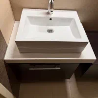 وان همراه با روشویی و کابینت و شیر