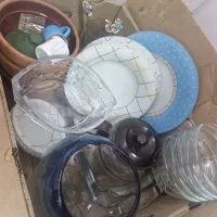 تعدادی ظروف چینی