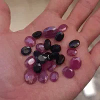 انگشتر و نگین جواهری یاقوت قرمز و کبود معدنی