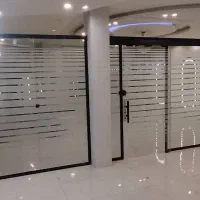 تولید و نصب تخصصی انواع شیشه و درب و پنجره