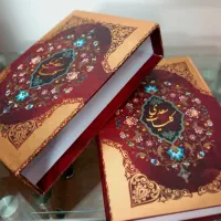کتاب کلیات سعدی بسیار نفیس با جلد کشویی( زیر قیمت)