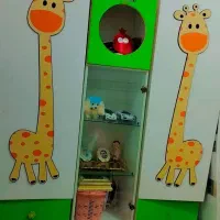 کمد بچگانه سالم در حد نو ..