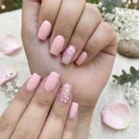 تخفیف ویژه کاشت ناخن فقط 300 آموزش 1800