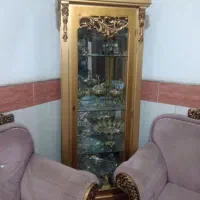 ویترین سه طبقه آینه دار .ومیز آرایشی