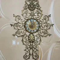 ساعت دیواری برنزی سالم در حال کار