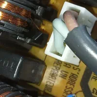 کابل ۲۲۰ولت متصل به درایو برد تغذیه DVD Player