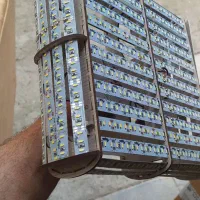 دوعدد لامپ کم مصرف پر نور