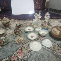 تعدادی چینی عطیقه ومجسمه