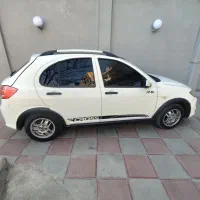 کوییک R بی رنگ