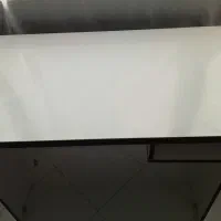 میز تحریر و کامپیوتر